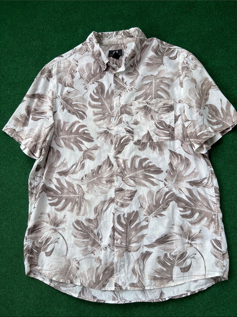 H&M Men's Short Sleeve Tropical Leaf Print Shirt - Beige & White